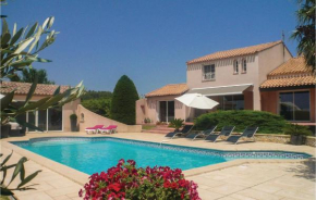 Stunning home in Creissan w/ WiFi, Outdoor swimming pool and 3 Bedrooms